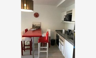 Excelente monoambiente con balcón y cochera.