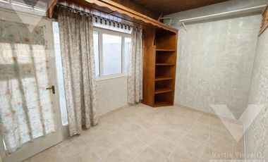 Casa en lote propio en Villa Adelina. 8.66 por 18.10 mts-