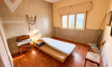 Casa en lote propio en Villa Adelina. 8.66 por 18.10 mts-