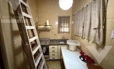 Casa en lote propio en Villa Adelina. 8.66 por 18.10 mts-