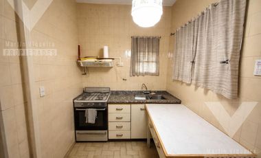 Casa en lote propio en Villa Adelina. 8.66 por 18.10 mts-