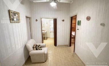 Casa en lote propio en Villa Adelina. 8.66 por 18.10 mts-