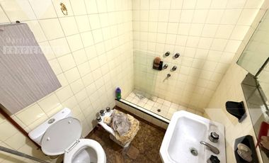 Casa en lote propio en Villa Adelina. 8.66 por 18.10 mts-