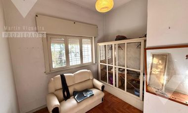 Casa en lote propio en Villa Adelina. 8.66 por 18.10 mts-