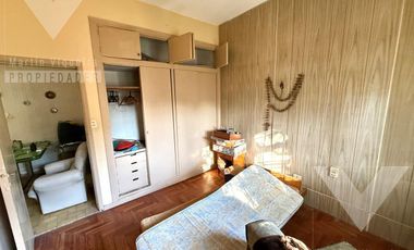 Casa en lote propio en Villa Adelina. 8.66 por 18.10 mts-