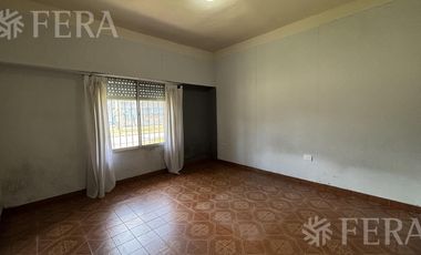 Alquiler de PH 2 ambientes con patio en Wilde