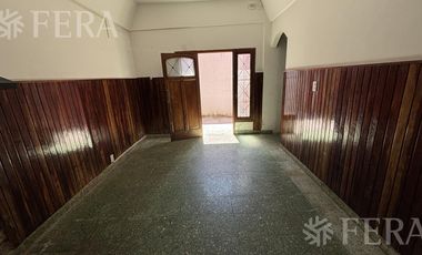 Alquiler de PH 2 ambientes con patio en Wilde