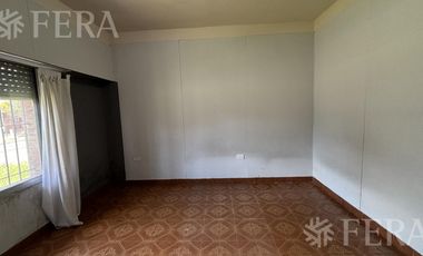 Alquiler de PH 2 ambientes con patio en Wilde