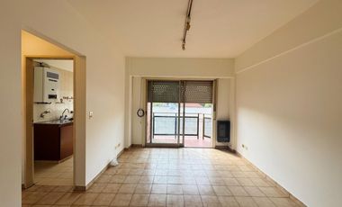 Departamento con cochera en alquiler