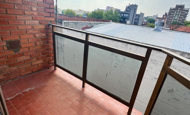 Departamento con cochera en alquiler