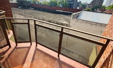 Departamento con cochera en alquiler