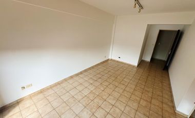 Departamento con cochera en alquiler