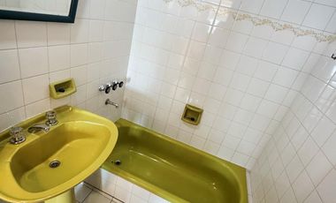 Departamento con cochera en alquiler