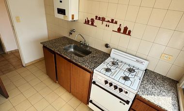 Departamento con cochera en alquiler