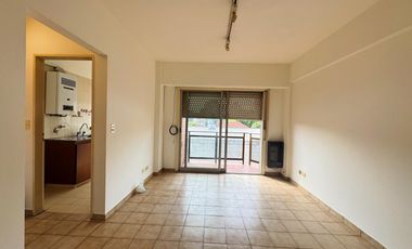 Departamento con cochera en alquiler