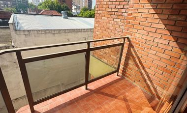 Departamento con cochera en alquiler