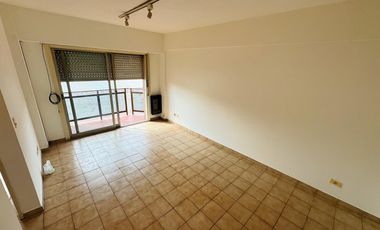 Departamento con cochera en alquiler