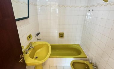 Departamento con cochera en alquiler