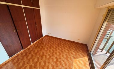 Departamento con cochera en alquiler