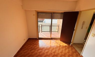 Departamento con cochera en alquiler