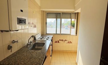 Departamento con cochera en alquiler