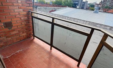 Departamento con cochera en alquiler