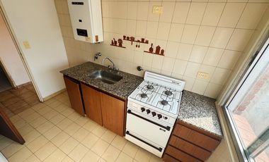 Departamento con cochera en alquiler