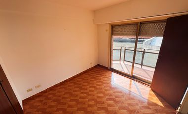 Departamento con cochera en alquiler