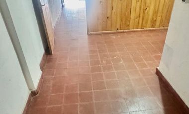 Departamento en  pleno centro,ideal para oficina,consultorio y/o vivienda.-