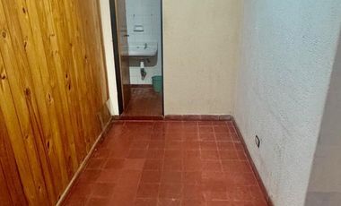 Departamento en  pleno centro,ideal para oficina,consultorio y/o vivienda.-