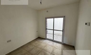 DEPARTAMENTO/DOS AMBIENTES/COCHERA