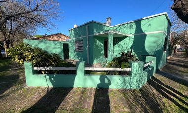 Venta Casa americana techo de losa ideal ampliación