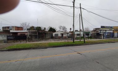 Casa 3 Ambientes con amplio terreno ideal uso comercial