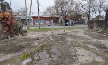 Casa 3 Ambientes con amplio terreno ideal uso comercial