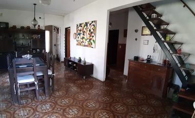 Casa 4 AMBIENTES A 5 CUADRAS DE LA ESTACION DE MARMOL