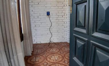 Casa 4 AMBIENTES A 5 CUADRAS DE LA ESTACION DE MARMOL