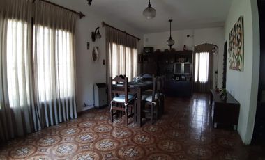 Casa 4 AMBIENTES A 5 CUADRAS DE LA ESTACION DE MARMOL