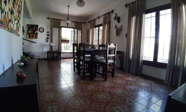 Casa 4 AMBIENTES A 5 CUADRAS DE LA ESTACION DE MARMOL