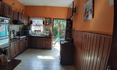 Casa 4 AMBIENTES A 5 CUADRAS DE LA ESTACION DE MARMOL