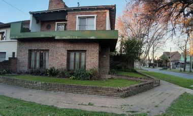 Casa 4 AMBIENTES A 5 CUADRAS DE LA ESTACION DE MARMOL