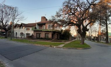 Casa 4 AMBIENTES A 5 CUADRAS DE LA ESTACION DE MARMOL