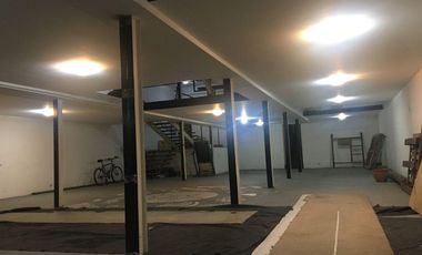 Depósito/Galpón de 1029 mtrs en Av. Castro Barros al 300