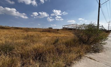 PROLONGACIÓN BERNARDO QUINTANA CIUDAD DEL SOL QUERÉTARO TERRENO RENTA 2,560m2