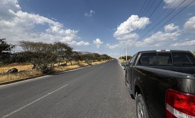 PROLONGACIÓN BERNARDO QUINTANA CIUDAD DEL SOL QUERÉTARO TERRENO RENTA 2,560m2