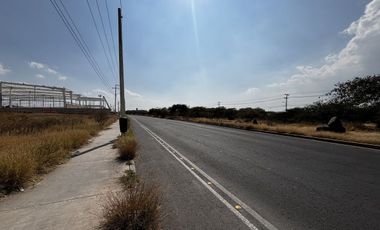 PROLONGACIÓN BERNARDO QUINTANA CIUDAD DEL SOL QUERÉTARO TERRENO RENTA 2,560m2