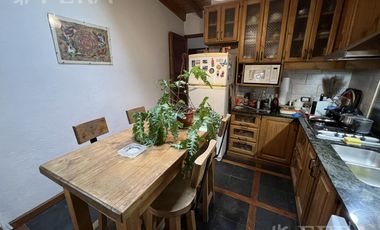 Venta Casa 4 ambientes con cochera y fondo con quincho en Bernal