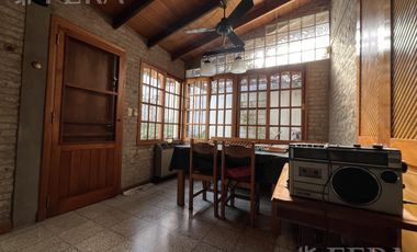 Venta Casa 4 ambientes con cochera y fondo con quincho en Bernal