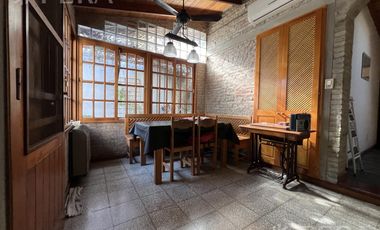 Venta Casa 4 ambientes con cochera y fondo con quincho en Bernal