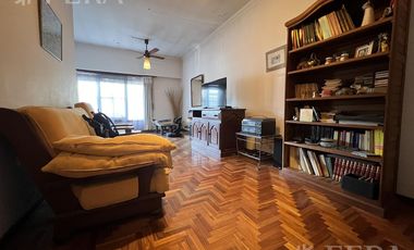 Venta Casa 4 ambientes con cochera y fondo con quincho en Bernal