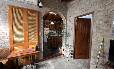 Venta Casa 4 ambientes con cochera y fondo con quincho en Bernal